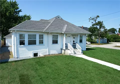 1124 Newport Ave, Pawtucket, RI 02861