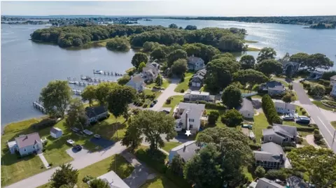 51 Flintstone Rd, Narragansett, RI 02882