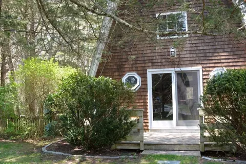 65 Pinecrest Dr, Exeter, RI 02822