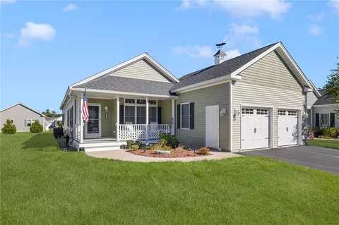 68 Chickadee Ln, South Kingstown, RI 02879