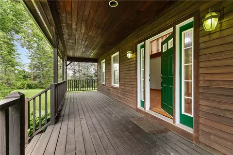 3552 Main Rd, Tiverton, RI 02878