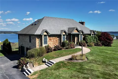 84 East Ter, Portsmouth, RI 02871