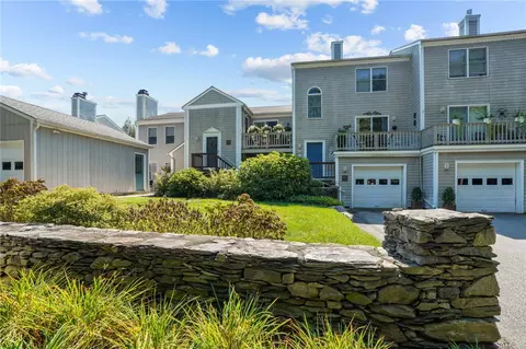 407 North Ln, Bristol, RI 02809
