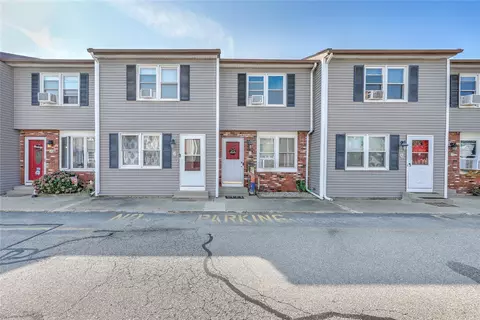 300 York Ave #11, Pawtucket, RI 02860