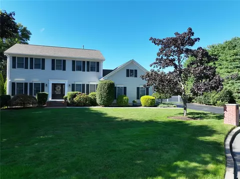 106 Chicory Ln, Cranston, RI 02921