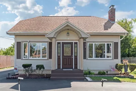 26 Covel Cir, Warwick, RI 02888