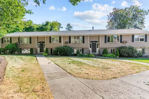 25 Harris Driftway St #6, Cranston, RI 02920