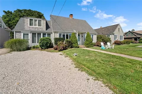 22 Namcook Rd, Narragansett, RI 02882