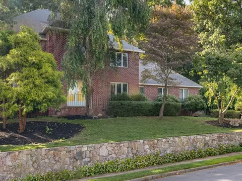 Exterior - 321 Blue Ridge Rd, Warwick, RI 02886 photo 2 of 6