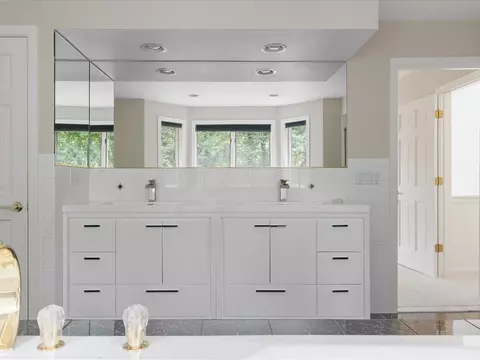 Bath - 321 Blue Ridge Rd, Warwick, RI 02886 photo 3 of 5