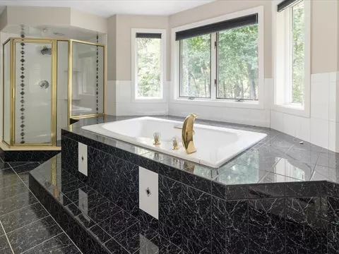 Bath - 321 Blue Ridge Rd, Warwick, RI 02886 photo 2 of 5