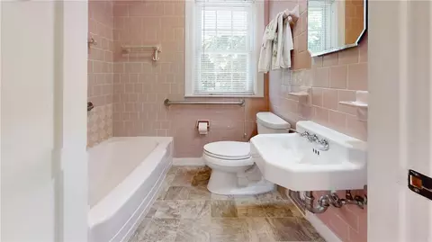Bath - 103 Larkin Ave, Warwick, RI 02886 photo 1 of 1