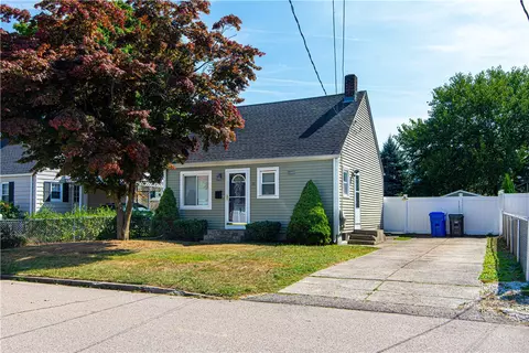 15 Wellesley Ave, Pawtucket, RI 02860