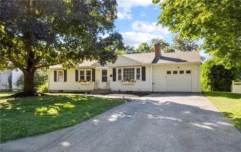 53 Greenmeadow Cir, North Kingstown, RI 02852