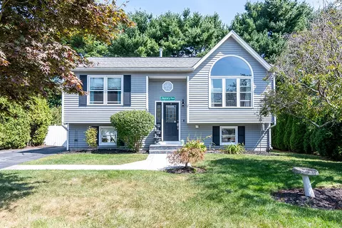51 Mallory Ct, Cranston, RI 02910