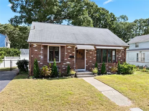 6 Park Square Ave, East Providence, RI 02915
