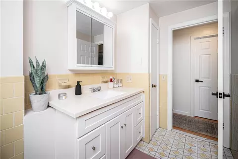 Bath - 335 Natick Ave, Warwick, RI 02886 photo 2 of 3