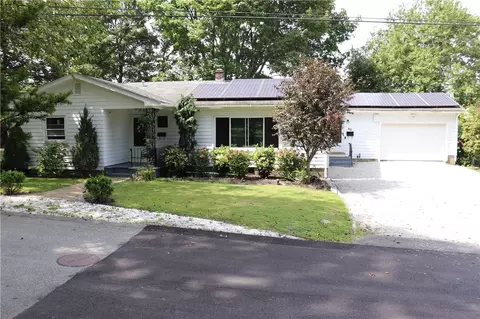 43 Mixter St, Middletown, RI 02842