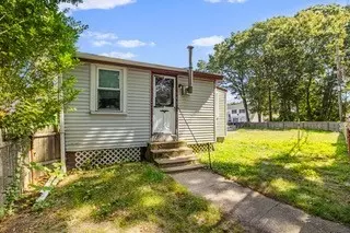 200 Horse Neck Rd, Warwick, RI 02889