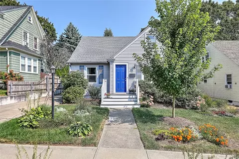 23 Haddon Hill Rd, Cranston, RI 02905