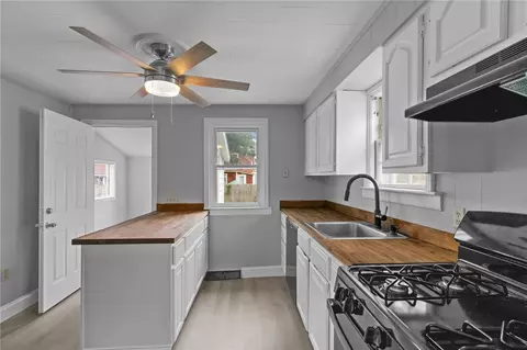 Kitchen - 22 Powhatan St, Warwick, RI 02889 photo 4 of 4