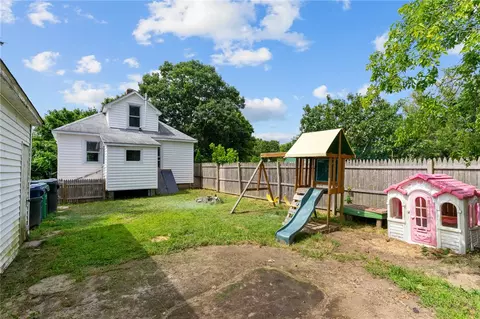 Exterior - 22 Powhatan St, Warwick, RI 02889 photo 4 of 9