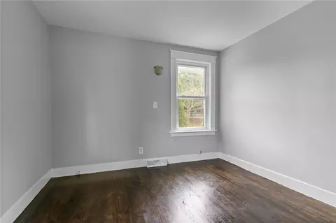 Bedroom - 22 Powhatan St, Warwick, RI 02889 photo 5 of 9