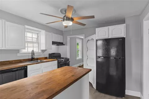 Kitchen - 22 Powhatan St, Warwick, RI 02889 photo 3 of 4