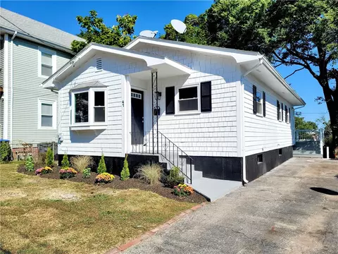 47 Huxley Ave, Providence, RI 02908