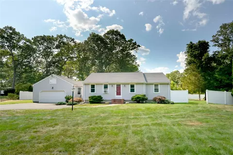 1 Thomas Dr, Lincoln, RI 02865