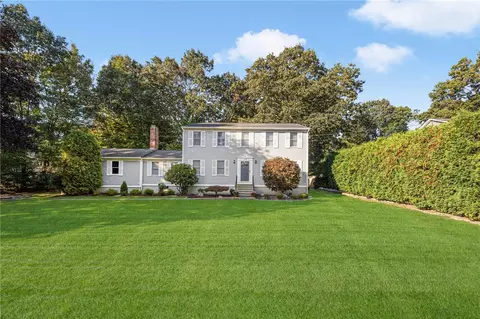 120 Kimberly Ln, Cranston, RI 02921