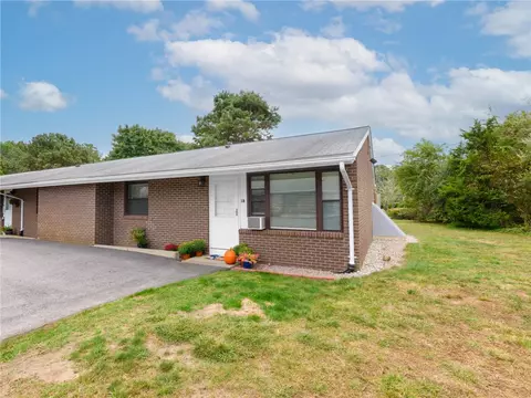 1 Castle Rock Dr #1D, Charlestown, RI 02813