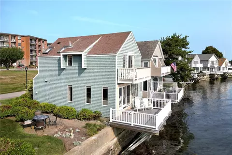 7 Defenders Row, Newport, RI 02840