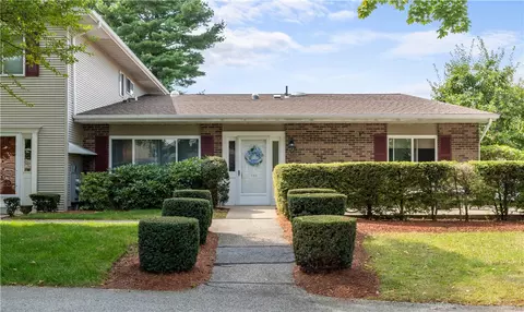 552 Quisset Ct, Warwick, RI 02886