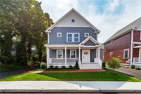 43 Division St, East Greenwich, RI 02818