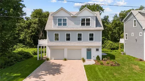 55 Brooklyn Rd, Narragansett, RI 02882