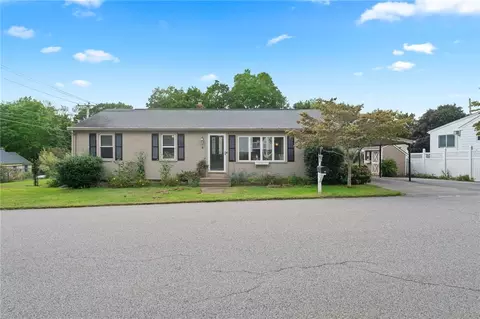 4 Meadow Rd, Scituate, RI 02831