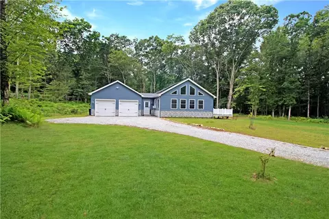 18 Vinegar Hill Rd, Gales Ferry, CT 06335