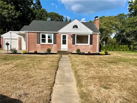127 Parkway Dr, Warwick, RI 02886