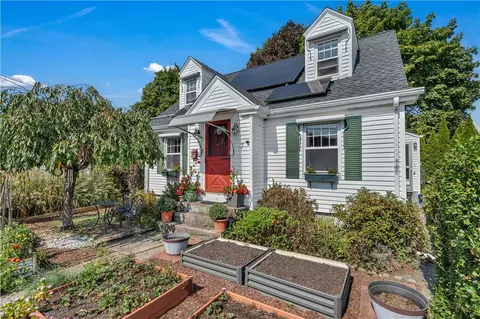 7 Manuel Ave, Johnston, RI 02919