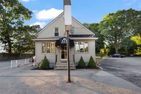 1041 Post Rd, Warwick, RI 02888