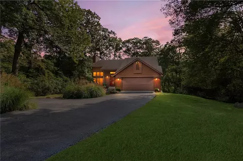 70 Mettatuxet Rd, Narragansett, RI 02882