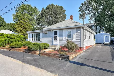 15 Chelmsford Ave, Warwick, RI 02889