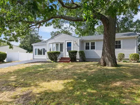 147 Moccasin Dr, Warwick, RI 02889