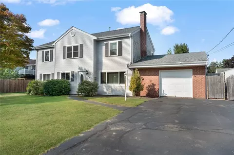 35 Shadbush Rd, Warwick, RI 02888