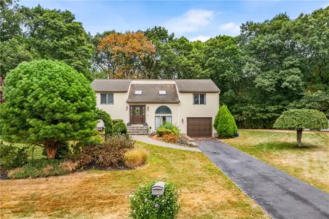10 Robert Cir, Johnston, RI 02919