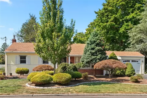41 Thistle Dr, Cranston, RI 02920