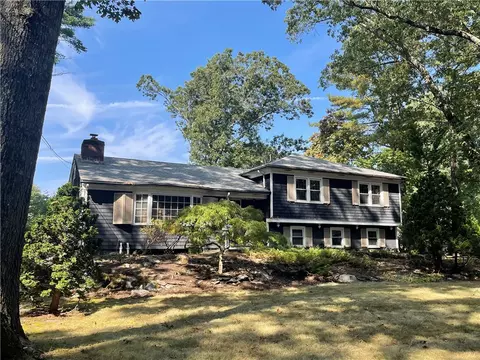 91 Pleasant St, East Providence, RI 02916