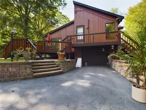 112 Captains Cir, Tiverton, RI 02878