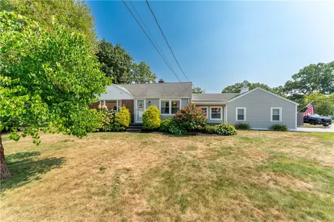 30 Gadoury Dr, Cumberland, RI 02864